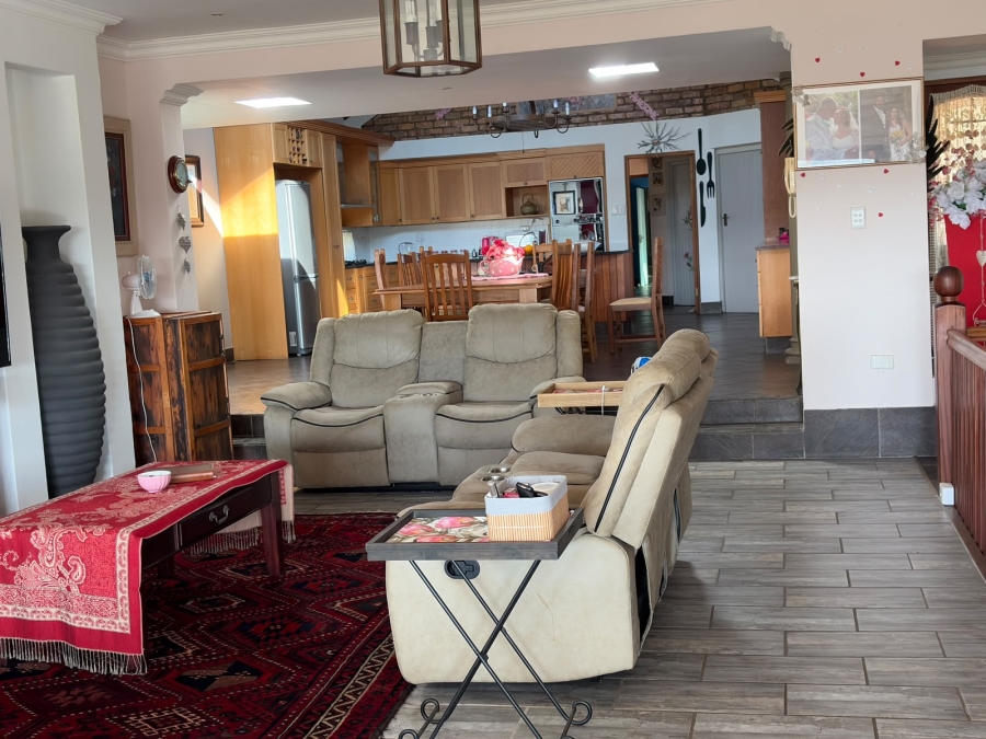 6 Bedroom Property for Sale in West Bank Eastern Cape